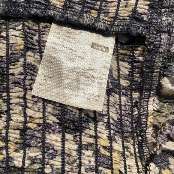 Nwt Elodie Long sleeve floral smocked crop top Size medium - Picture 2 of 4